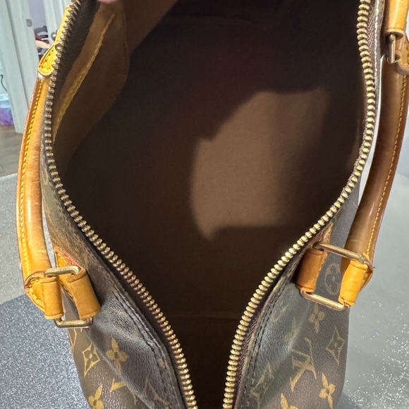 LOUIS VUITTON Monogram Canvas SPEEDY 30 - Picture 5 of 9